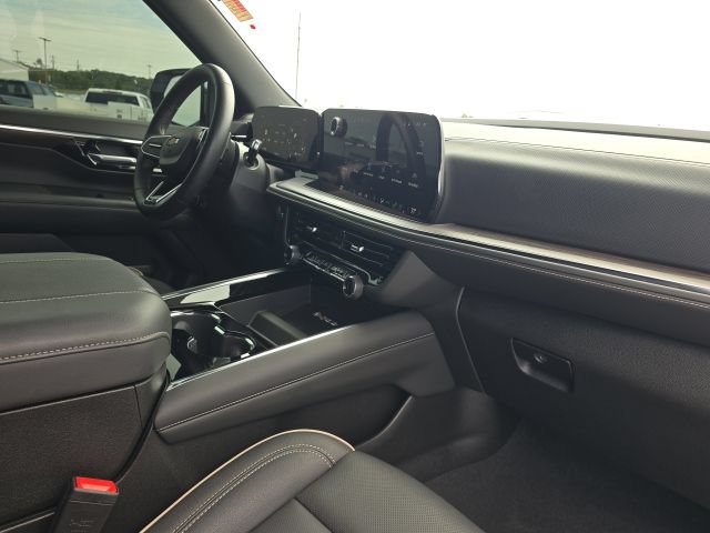 Used 2026 Chevrolet Suburban Premier AWD/4WD image 23