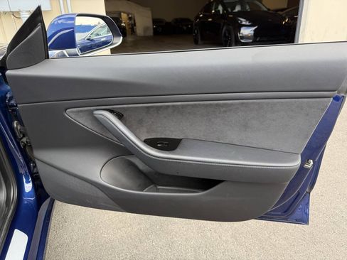 Used 2018 Tesla Model 3 Mid Range RWD image 27