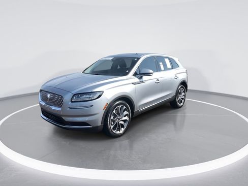 Used 2023 Lincoln Nautilus Reserve AWD/4WD image 4