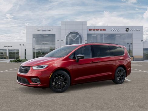 New 2026 Chrysler Pacifica Limited w/ Uconnect Theater Family Group image 2