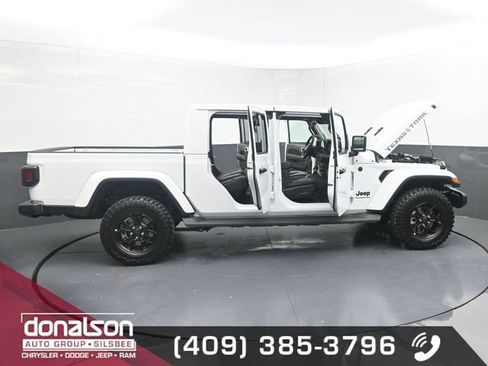 Used 2025 Jeep Gladiator Sport AWD/4WD image 21