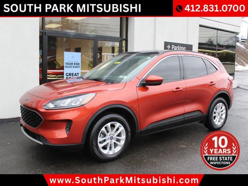 Used 2020 Ford Escape SE image 2