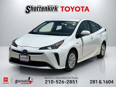 Used 2020 Toyota Prius LE FWD image 1