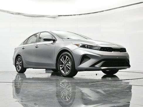 Used 2023 Kia Forte LXS image 35