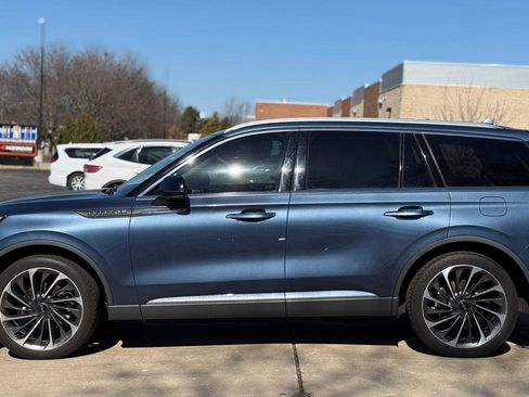 Used 2020 Lincoln Aviator Reserve w/ Equipment Group 202A image 4