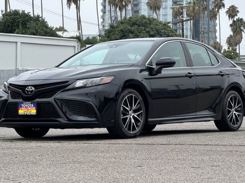 Used 2023 Toyota Camry SE FWD image 8