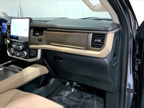 Used 2024 Ford Expedition Max Limited image 16