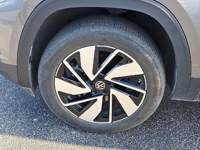 Used 2024 Volkswagen Atlas SEL AWD/4WD image 13