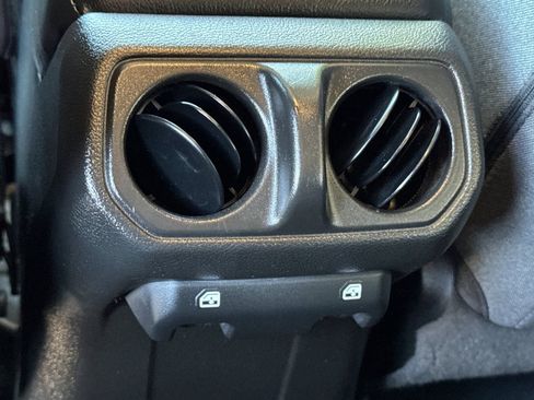 Used 2024 Jeep Wrangler Unlimited AWD/4WD image 44
