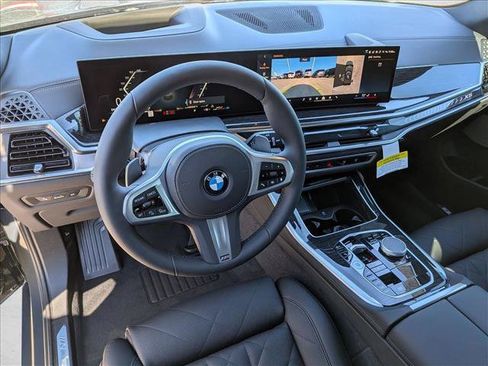 Used 2026 BMW X5 xDrive40i w/ M Sport Package AWD/4WD image 3
