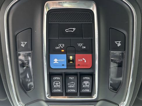 Certified 2022 Jeep Wagoneer Series III w/ Premium Group I image 47