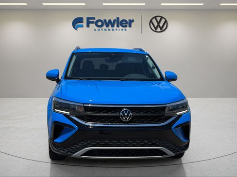 Used 2022 Volkswagen Taos SE FWD image 2