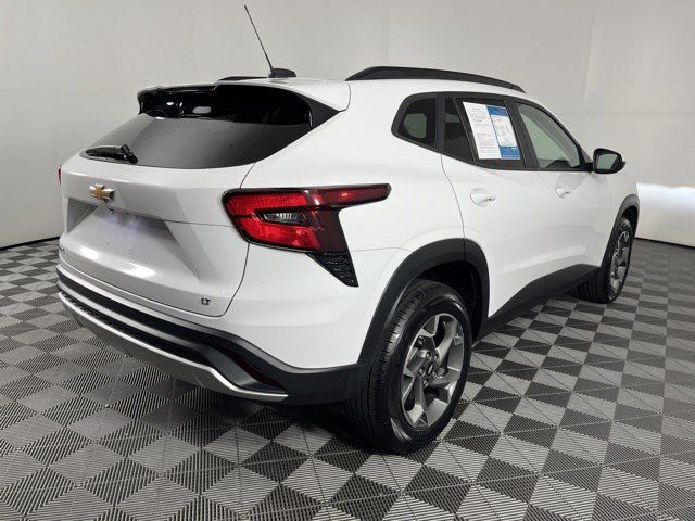 Used 2024 Chevrolet Trax LT w/ Driver Confidence Package FWD image 8