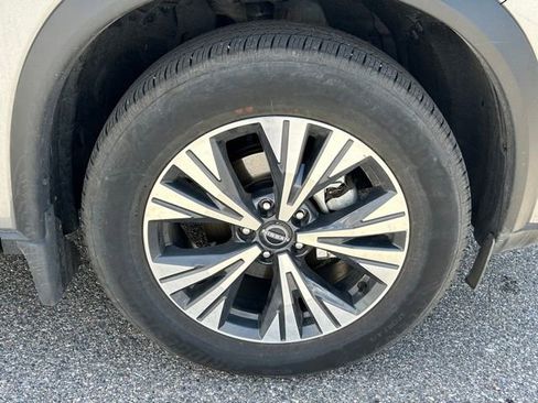 Used 2023 Nissan Rogue SV w/ SV Premium B Package image 9