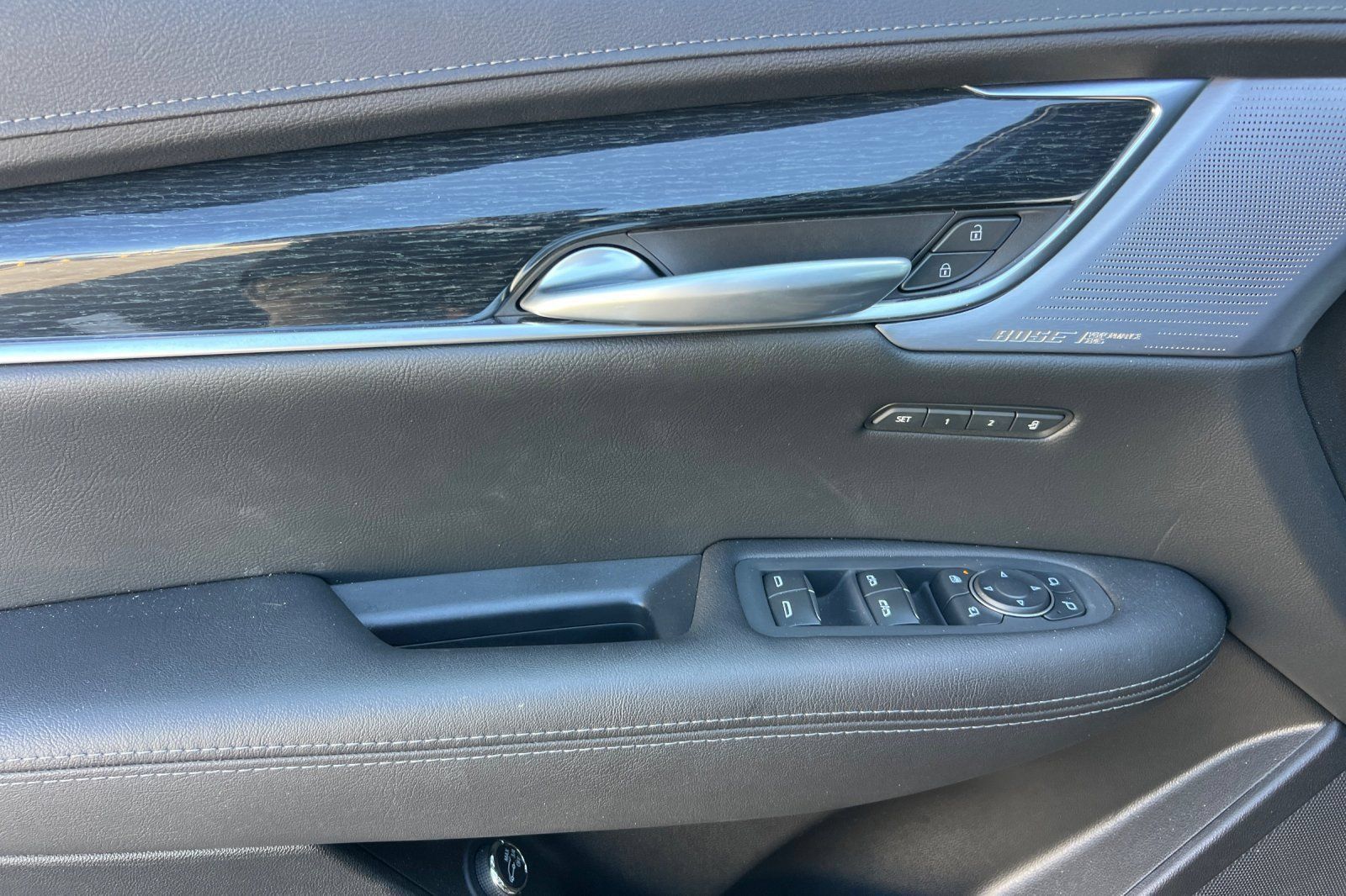 Used 2025 Cadillac XT5 Premium Luxury w/ Technology Package AWD/4WD image 10