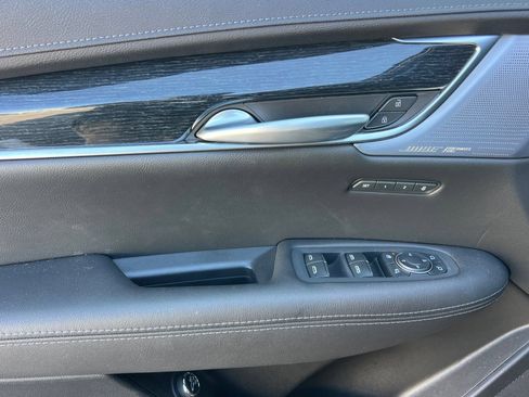 Used 2025 Cadillac XT5 Premium Luxury w/ Technology Package AWD/4WD image 10