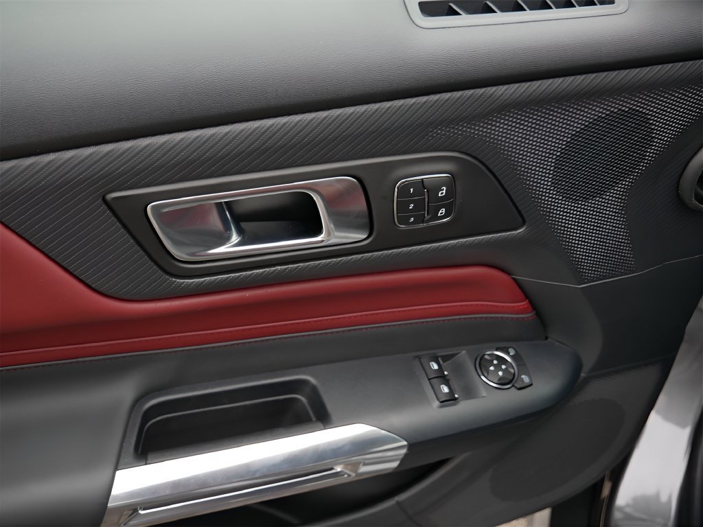 Used 2025 Ford Mustang GT Premium RWD image 16