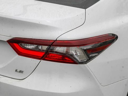 Used 2022 Toyota Camry LE FWD image 10