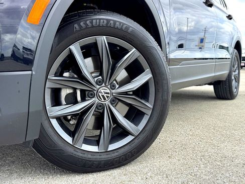 Used 2022 Volkswagen Tiguan SE image 2
