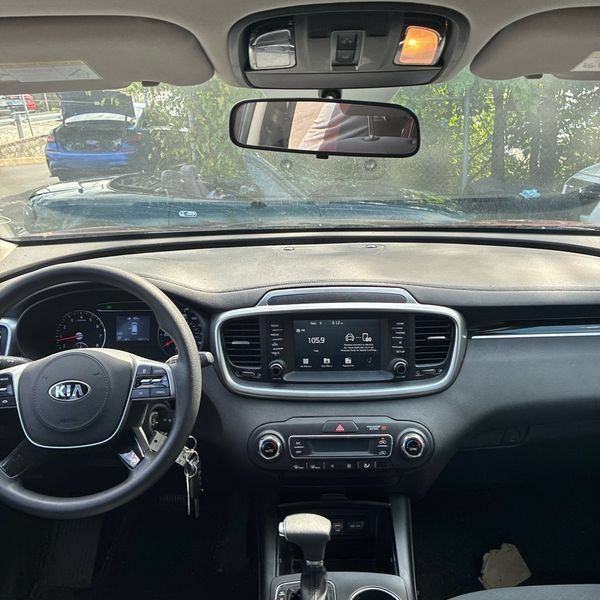 Used 2019 Kia Sorento FWD V6 image 26