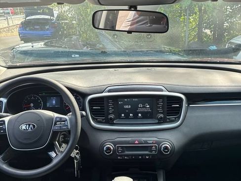 Used 2019 Kia Sorento FWD V6 image 26