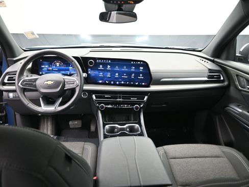 Used 2025 Chevrolet Traverse LT image 20