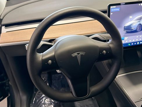 Used 2025 Tesla Model Y Performance AWD/4WD image 17
