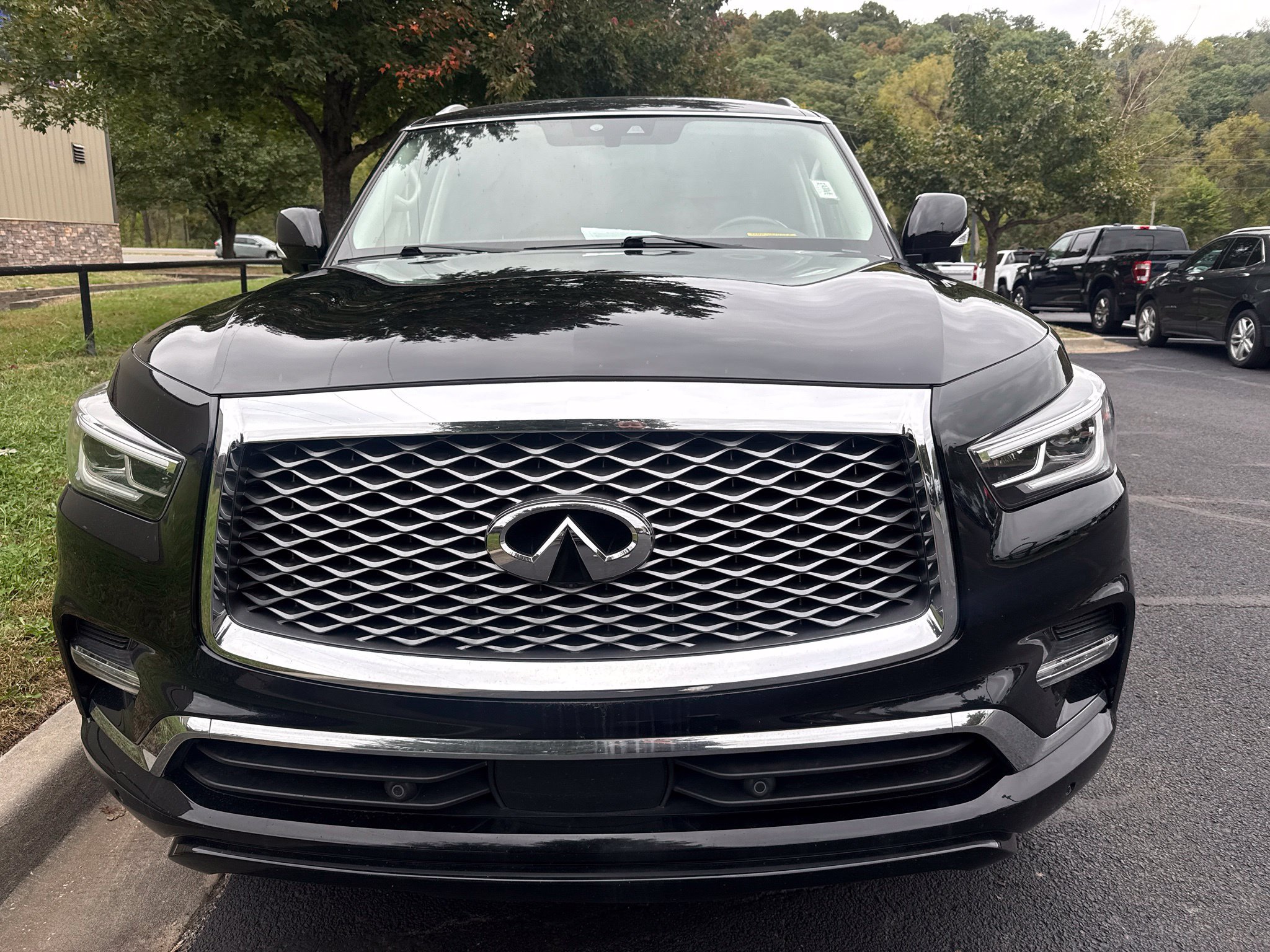 Used 2021 INFINITI QX80 Luxe AWD/4WD image 2