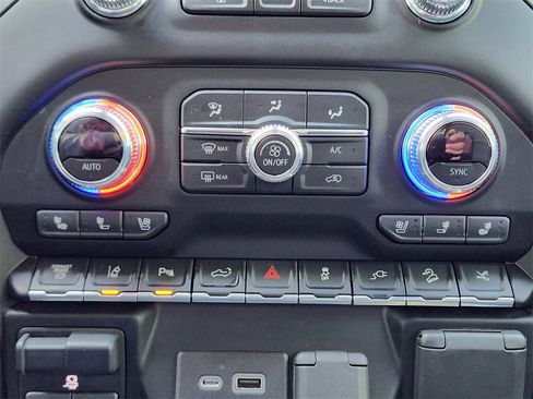 Used 2022 GMC Sierra 3500 Denali w/ Denali Black Diamond Edition image 20