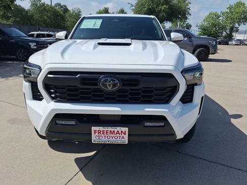 Used 2025 Toyota Tacoma TRD Sport AWD/4WD image 9