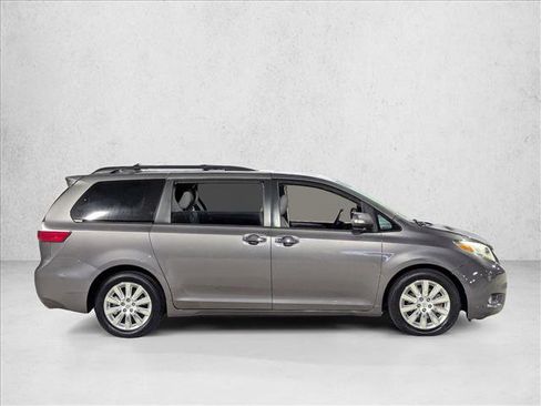 Used 2016 Toyota Sienna Limited image 4