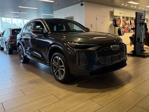 Certified 2025 Audi Q5 Premium w/ Convenience Package image 5