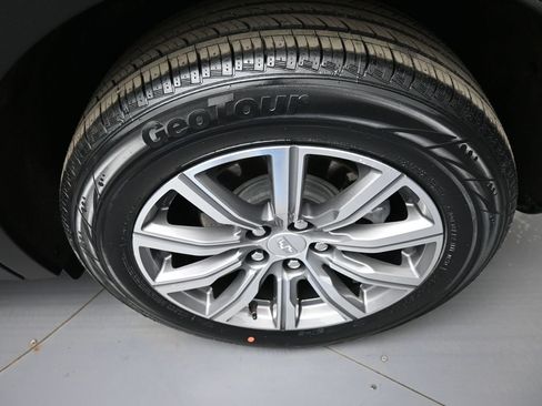 Used 2023 Cadillac XT4 Sport w/ Technology Package AWD/4WD image 15