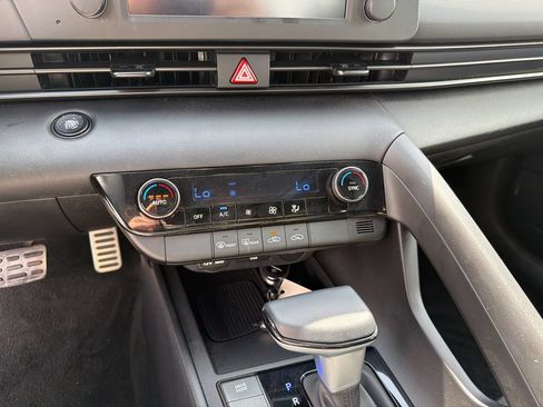 Certified 2025 Hyundai Elantra Sport FWD image 32