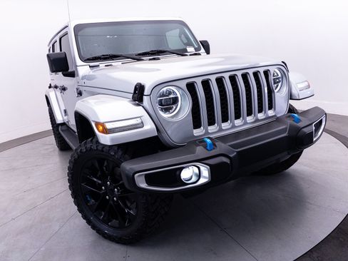 Used 2022 Jeep Wrangler Unlimited Sahara AWD/4WD image 5