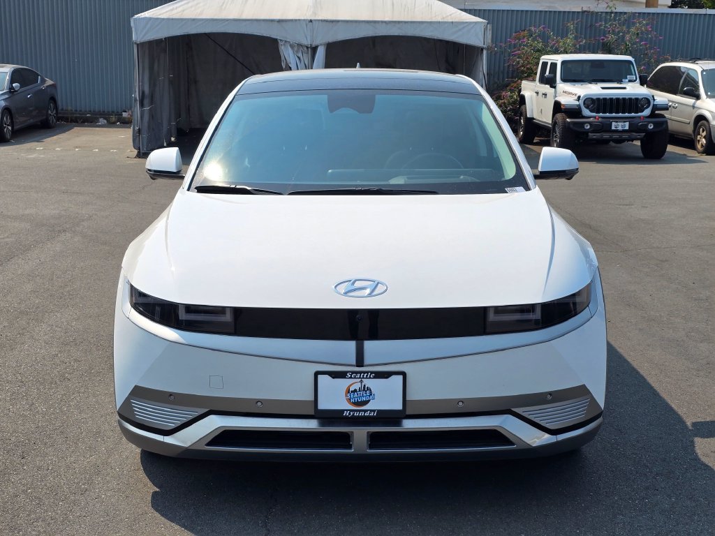 Used 2023 Hyundai Ioniq 5 Limited AWD/4WD image 2