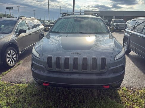 Used 2014 Jeep Cherokee Trailhawk w/ Technology Group AWD/4WD image 2