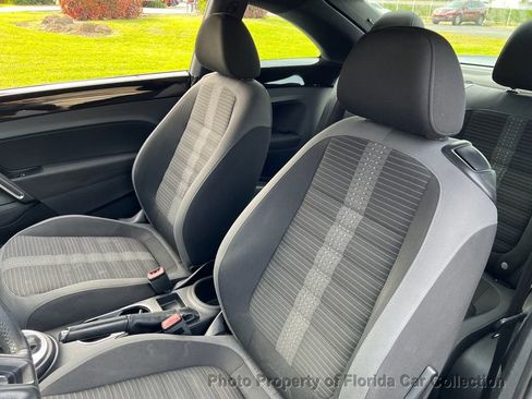 Used 2012 Volkswagen Beetle Launch Edition image 10