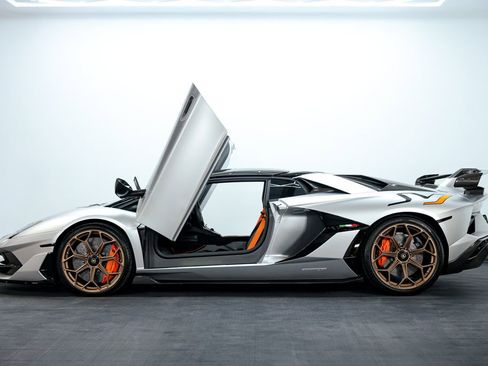 Used 2021 Lamborghini Aventador SVJ image 2