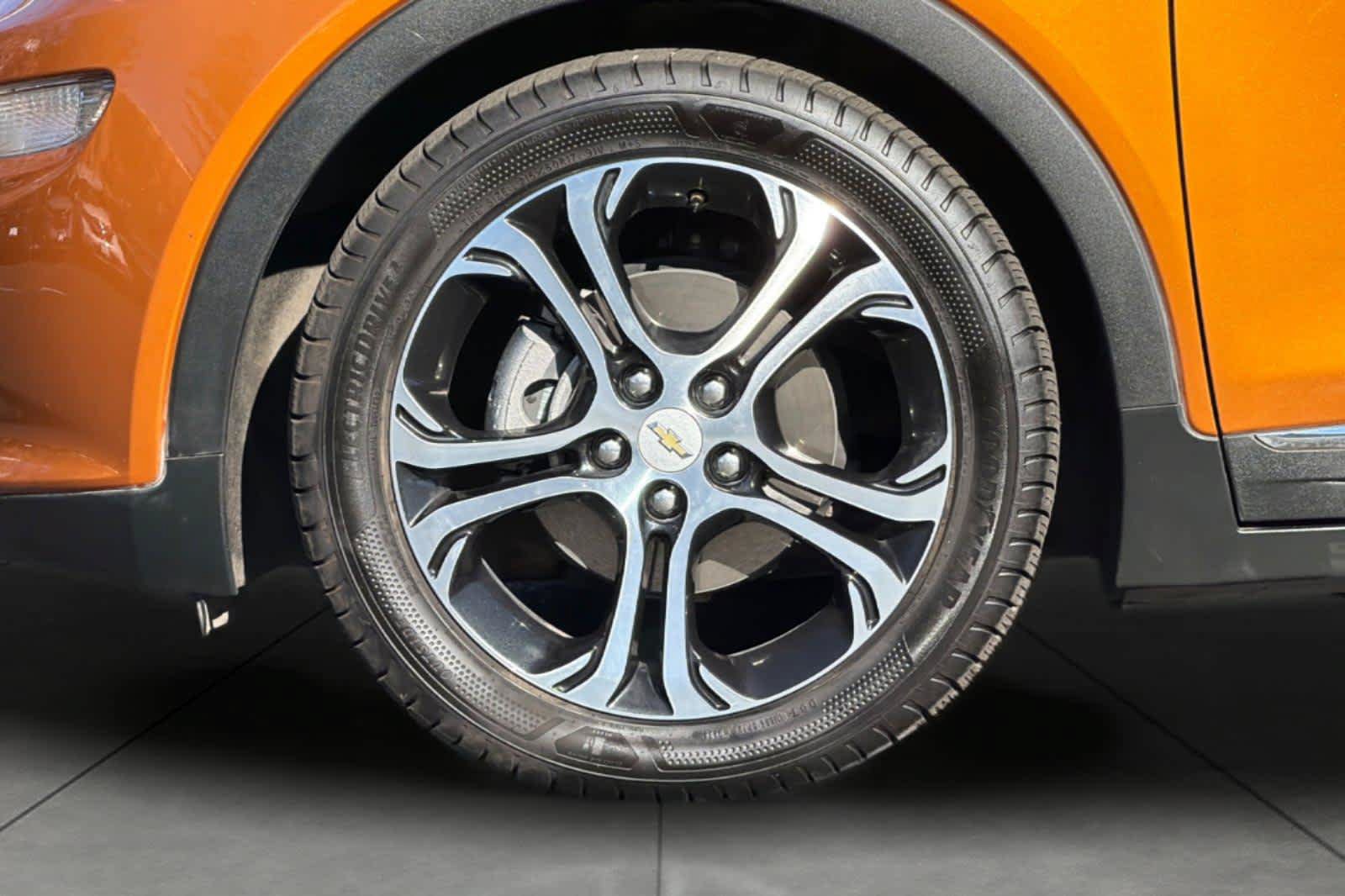 Used 2018 Chevrolet Bolt Premier w/ Driver Confidence II Package FWD image 11