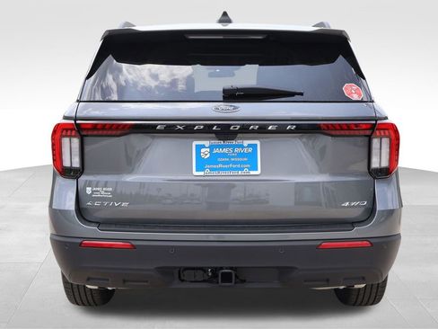 New 2026 Ford Explorer Active AWD/4WD image 4