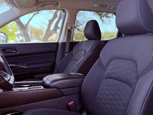 Used 2025 Nissan Pathfinder SV image 24