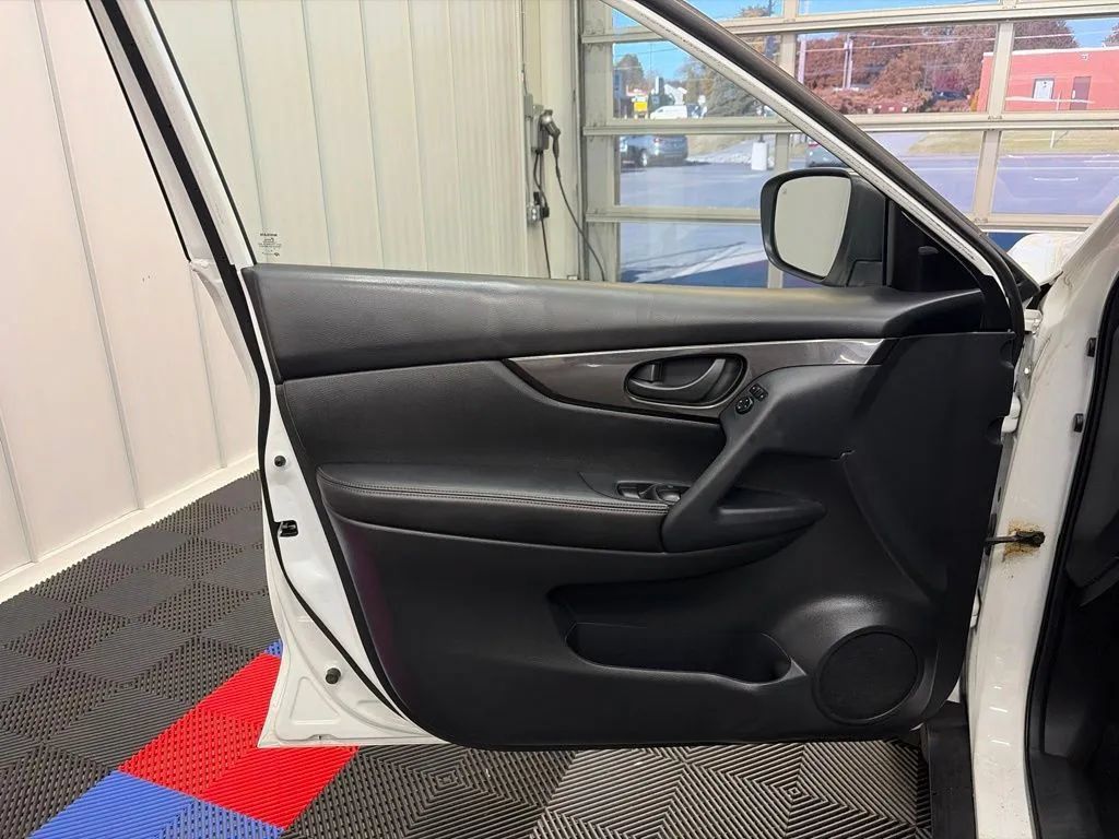 Used 2019 Nissan Rogue S FWD image 9