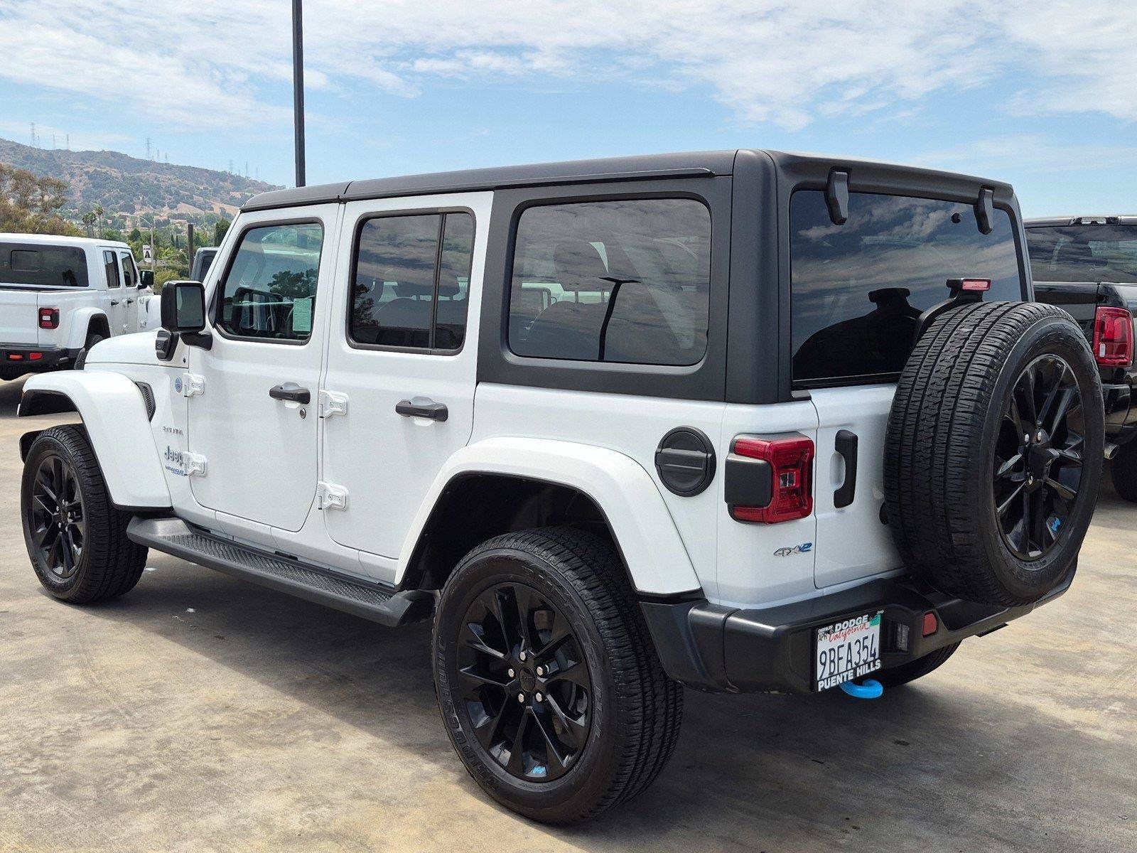 Used 2022 Jeep Wrangler Unlimited Sahara AWD/4WD image 4