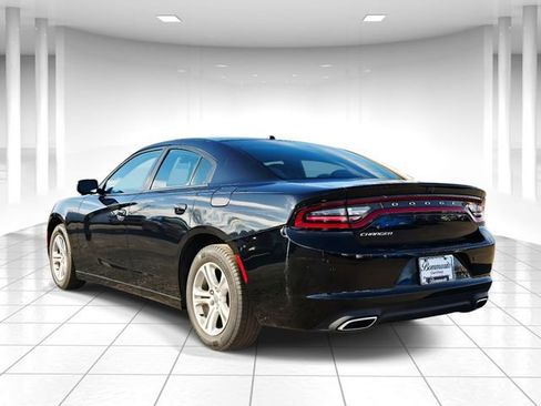 Used 2019 Dodge Charger SXT image 3