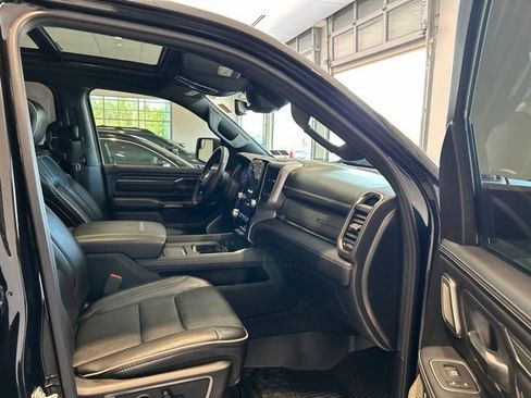 Used 2020 RAM 1500 Limited w/ Black Appearance Package AWD/4WD image 16