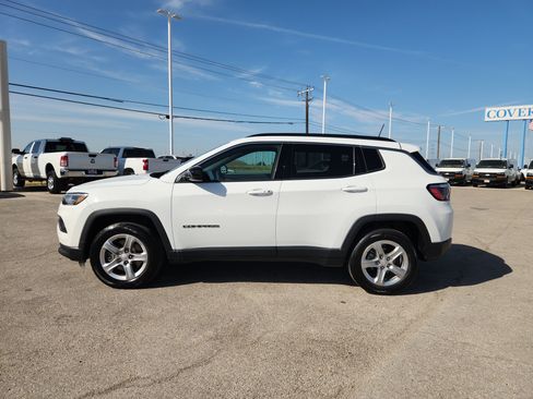 Used 2024 Jeep Compass Latitude AWD/4WD image 4