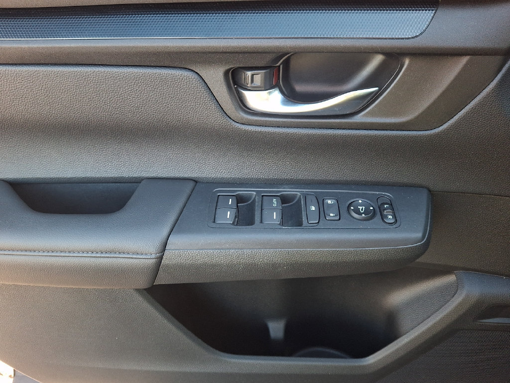 Used 2025 Honda CR-V LX image 12