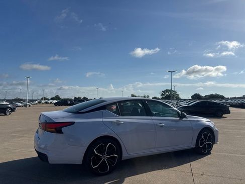 Certified 2025 Nissan Altima 2.5 SR FWD image 24
