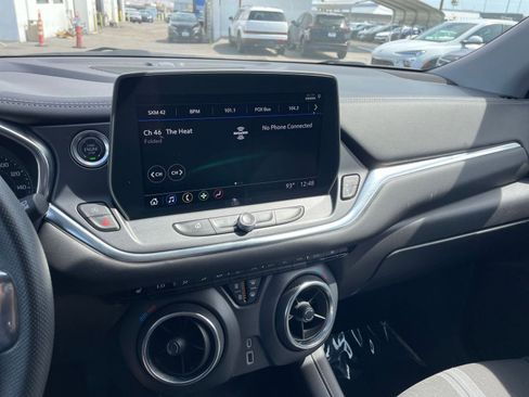 Used 2025 Chevrolet Blazer LT FWD image 17
